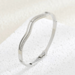 Wavy Crystal Handcuff - Silver